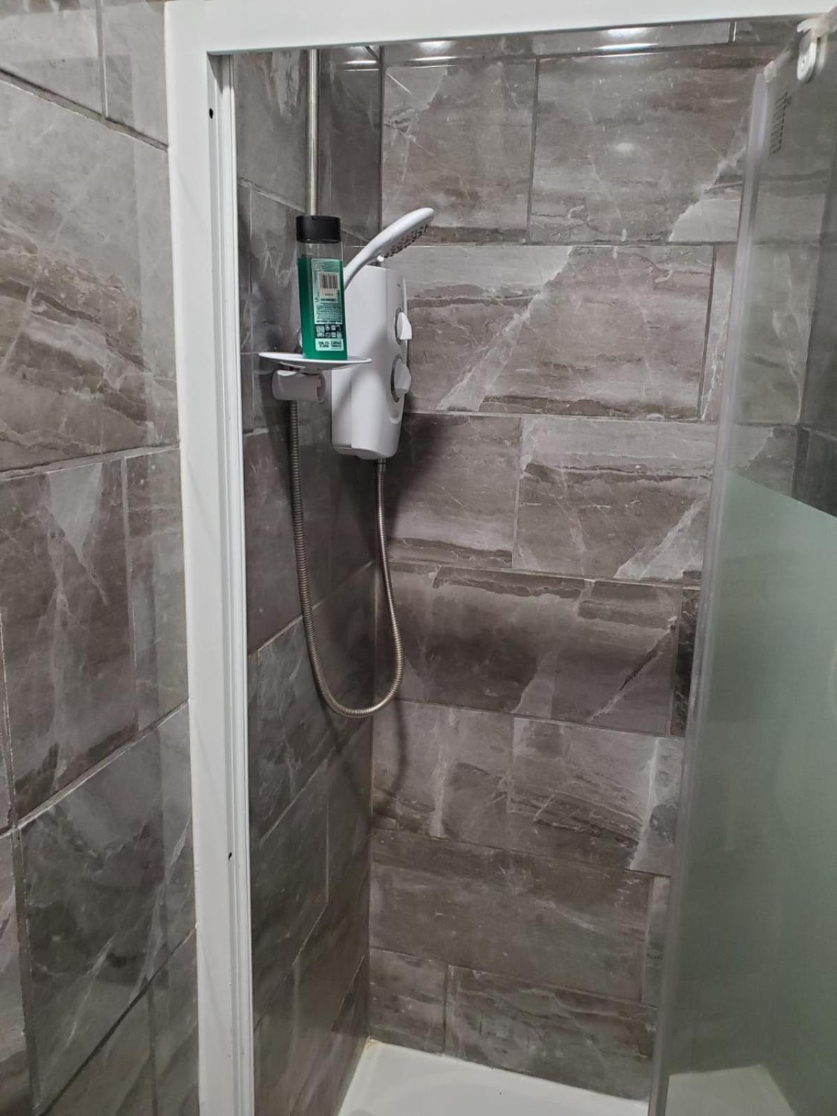 En Suite Bedrooms, Heaton, Newcastle Phòng bức ảnh